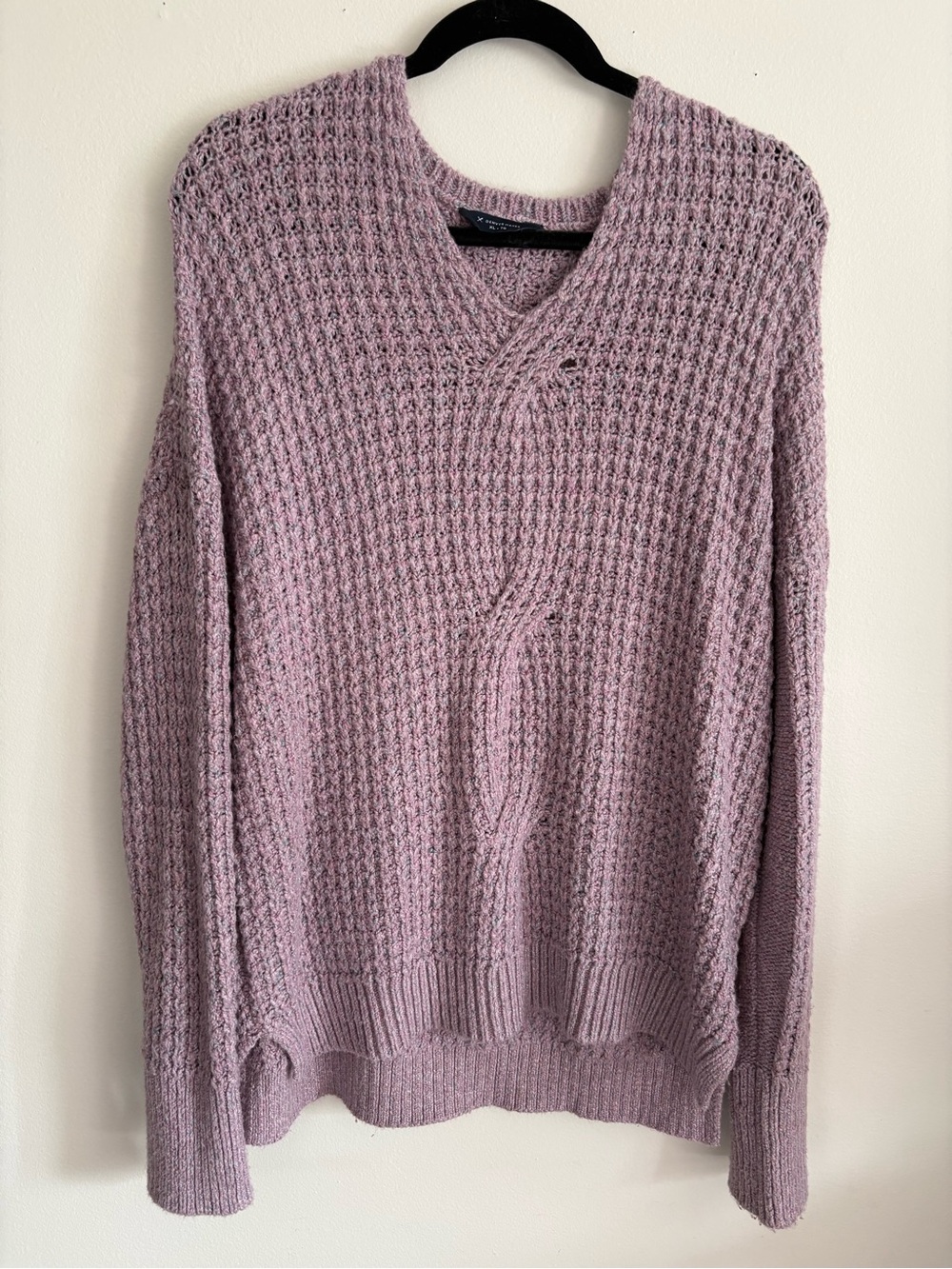 Denver Hayes Mauve Cable V-Neck Sweater